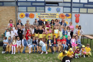 Wszyscy występujący na VIII Festiwalu Piosenki Przedszkolnej Siedliskie Nutki