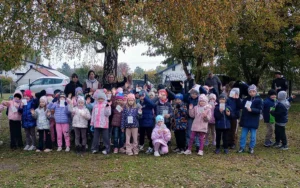 Zdjęcie grupowe dzieci.